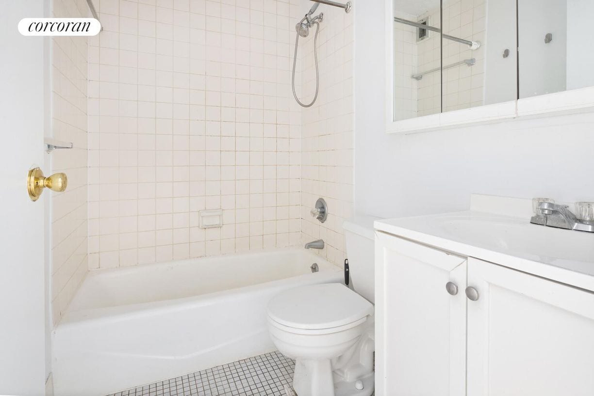 Building Photo - 301 E 45th St