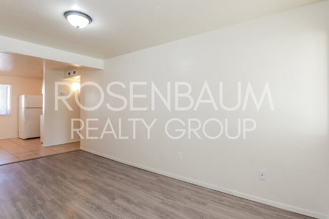 Building Photo - Spacious 1-bed, 1-bath downstairs apartmen...