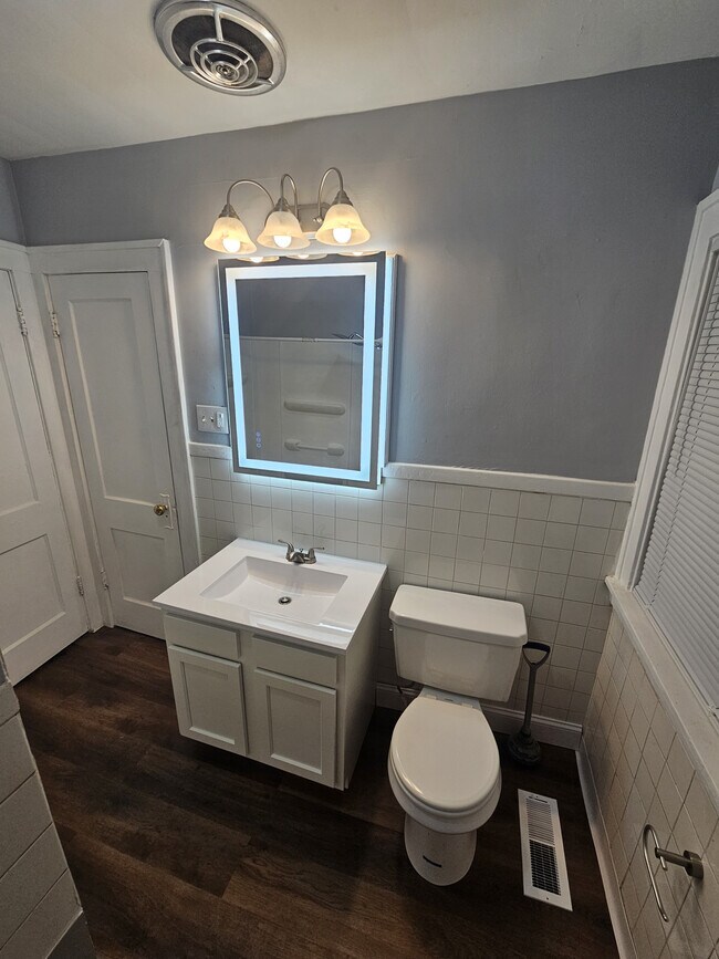 Building Photo - 1308 Loretta Ave