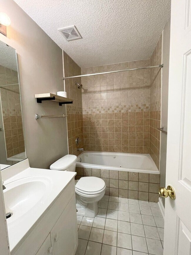 Building Photo - Lovely One Story Home