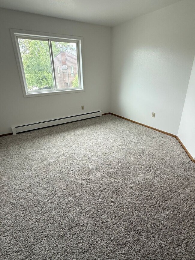Building Photo - Move in BONUS- 2 weeks FREE! | New kitchen...