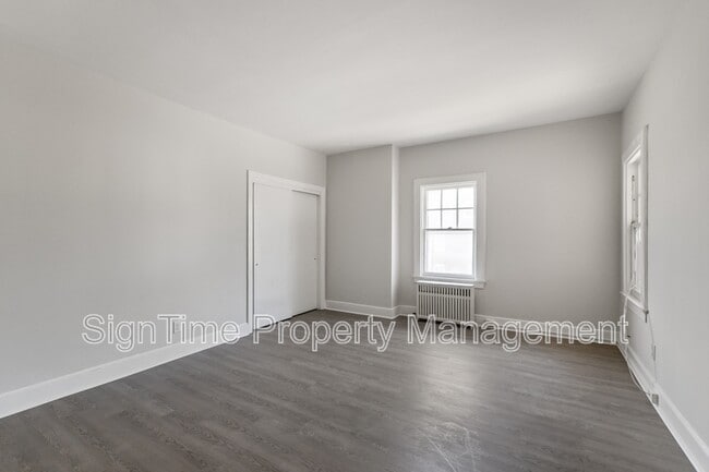 Building Photo - 460 Summit Ave