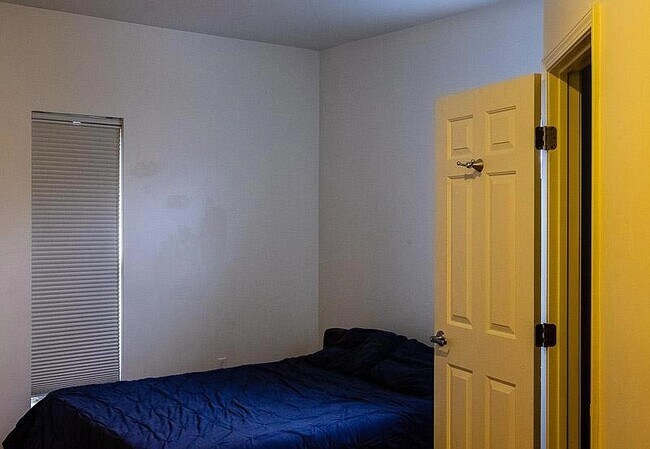 Building Photo - 665 Kerr St