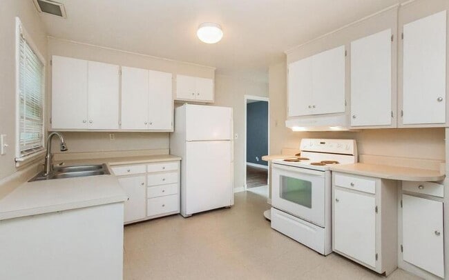 Building Photo - 3722 S Duff Ave