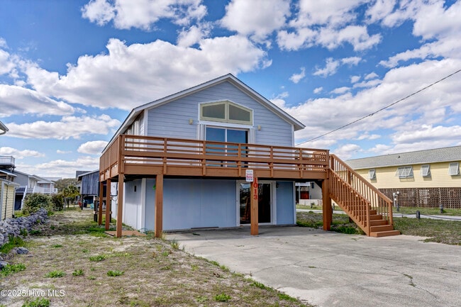 Building Photo - 1013 N Shore Dr