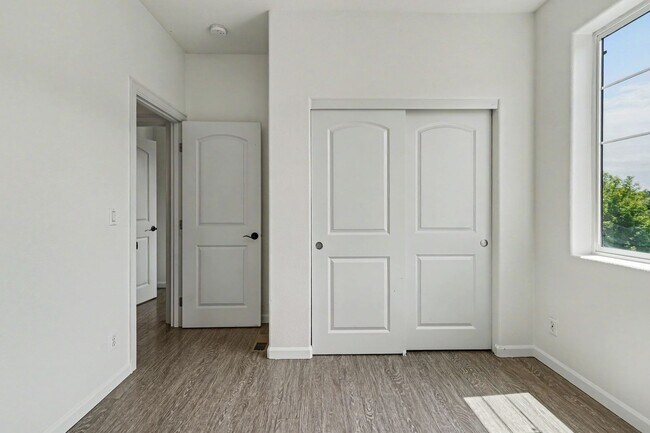 Building Photo - 3 bed, 2 bath home in West Salem's Brush College neighborhood