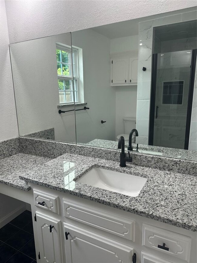 Building Photo - 1318 Alviola Ave