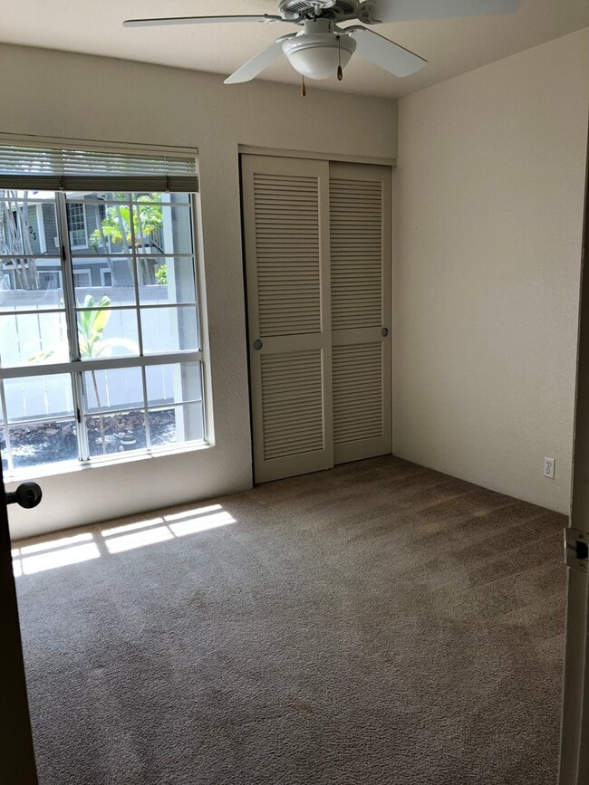 Building Photo - Crosspointe - 2 Bdrm/1 Bath Bottom Corner ...