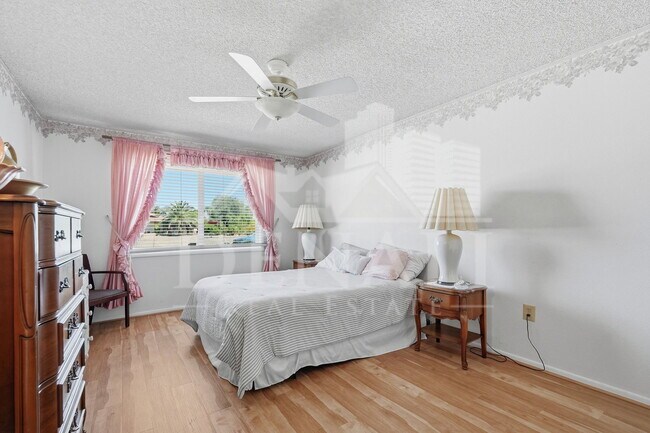 Building Photo - 9807 W Mockingbird Dr