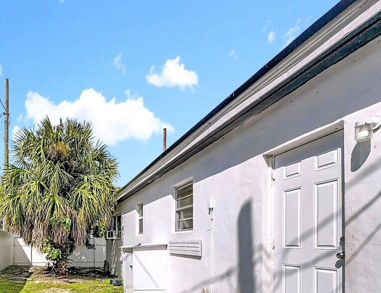 Building Photo - 401 NW 16th Ave