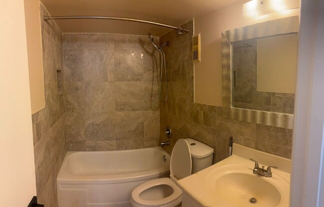Building Photo - Charming 2-Bed Condo with a View – Water I...