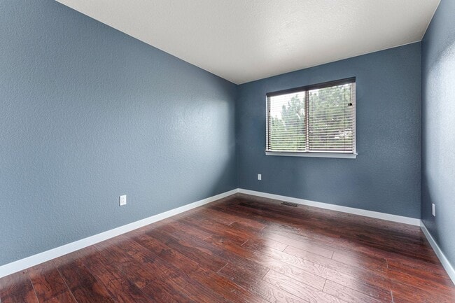 Building Photo - 4bed 4bath with fenced yard in Denver!