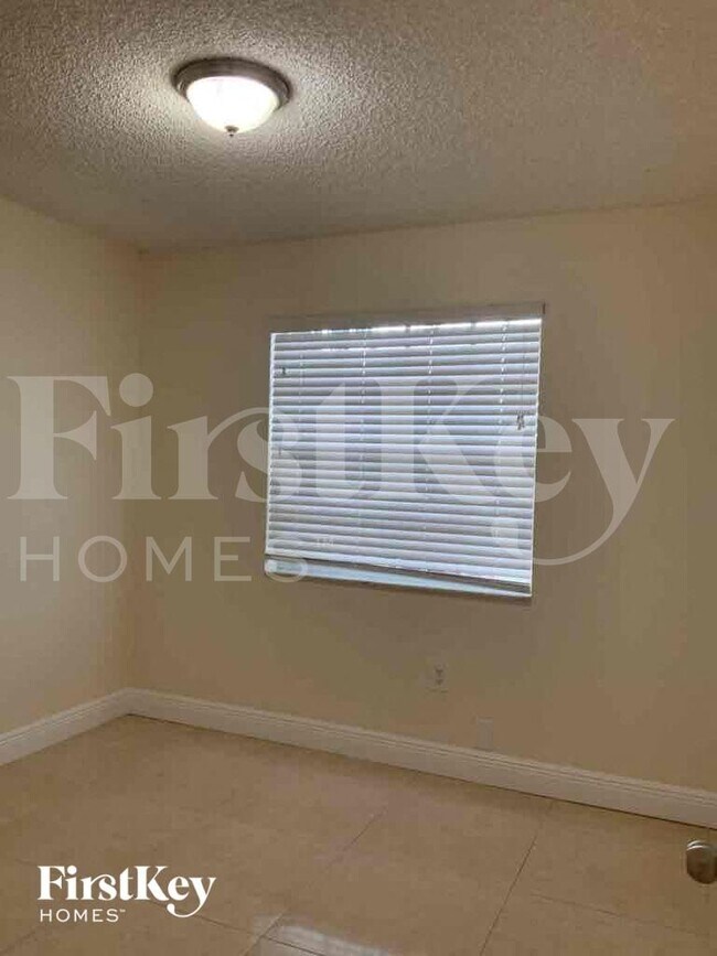 Building Photo - 8410 NW 27th Pl