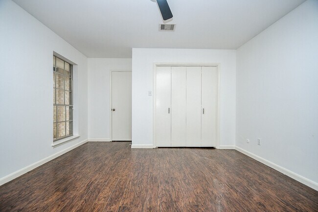 Building Photo - 7822 Albin Ln