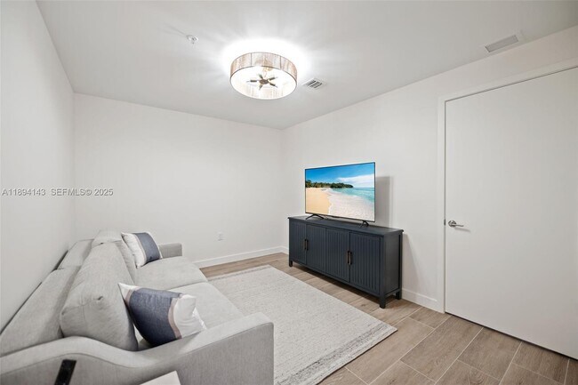 Building Photo - 900 N Ocean Blvd