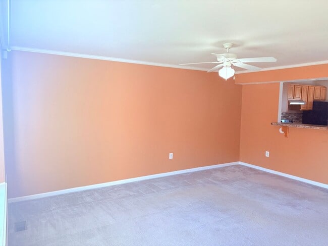 Building Photo - CENTRALLY LOCATED TOWNHOUSE - STAFFORD