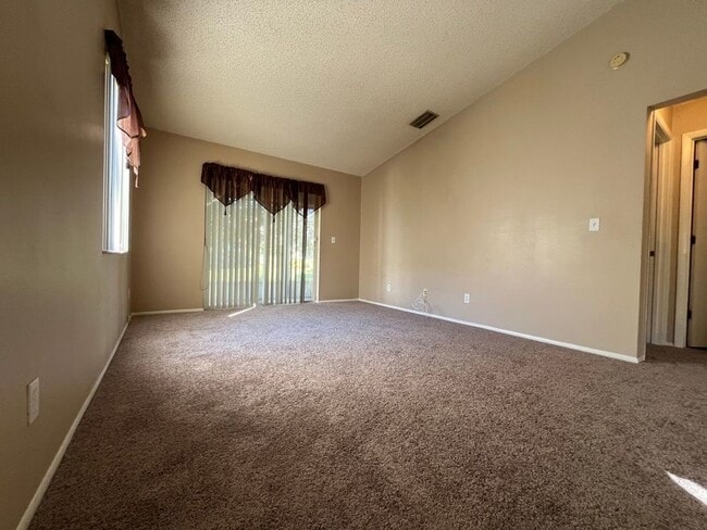 Building Photo - 2075 Isle Royal Ct SE
