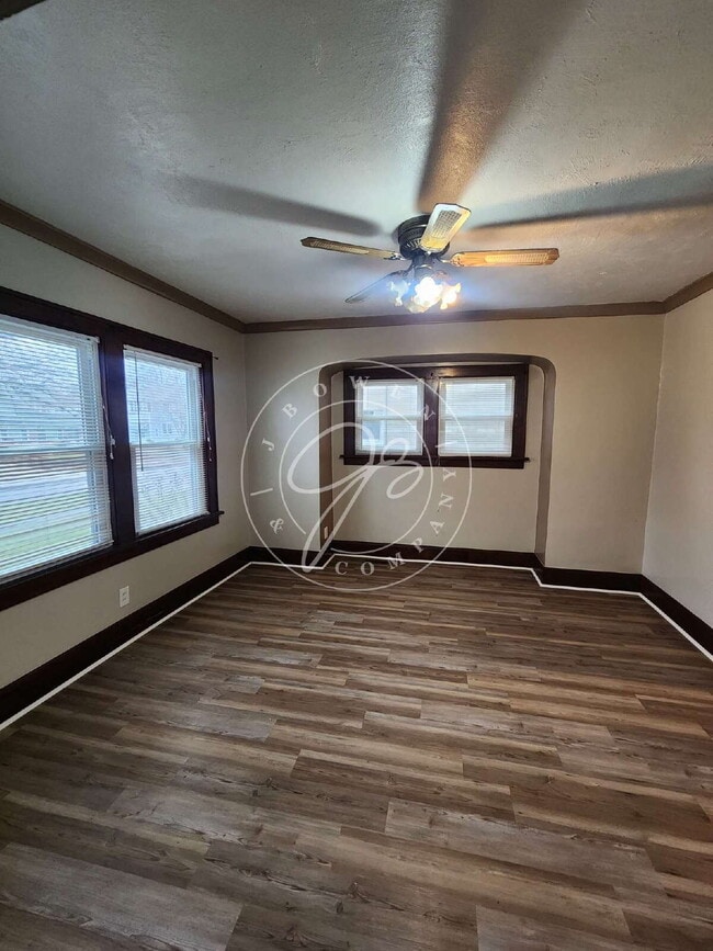 Building Photo - Charming 3–4 Bedroom West Toledo Home with Bonus Room & Garage