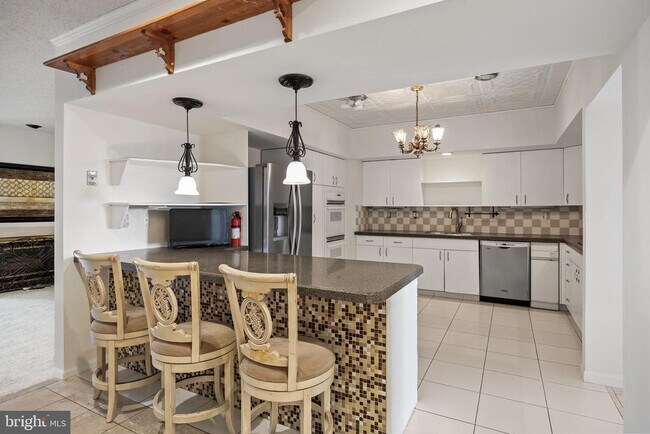 Building Photo - 6072 Main St