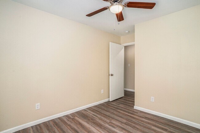 Building Photo - Updated 3/1 with Granite Counter Tops and Refrigerator Included!