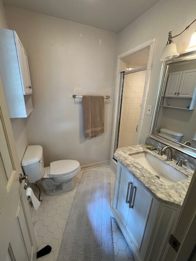 Building Photo - Elegant Colonial Style 2 Bedroom 2 and a half Bathroom Townhome in Little Rock
