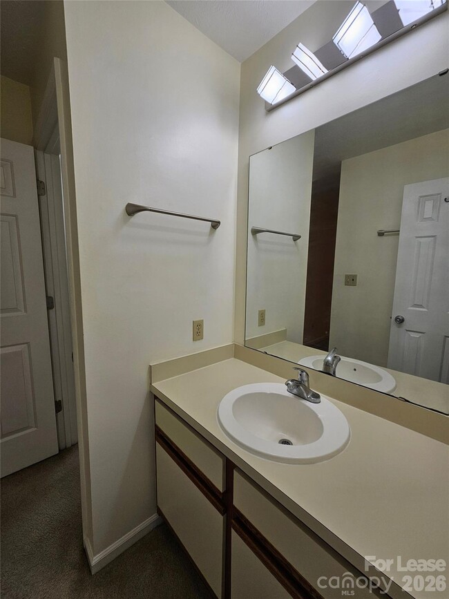 Building Photo - 802 Selwyn Oaks Ct