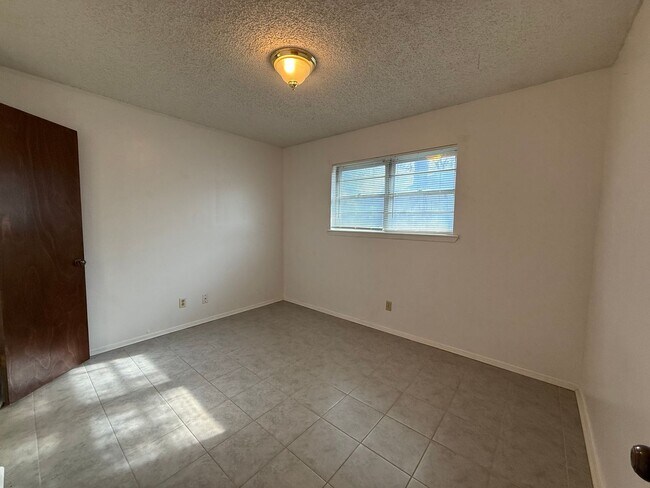 Building Photo - Charming 3 bedroom, 2 bathroom home near Kirby Park COMING SOON!