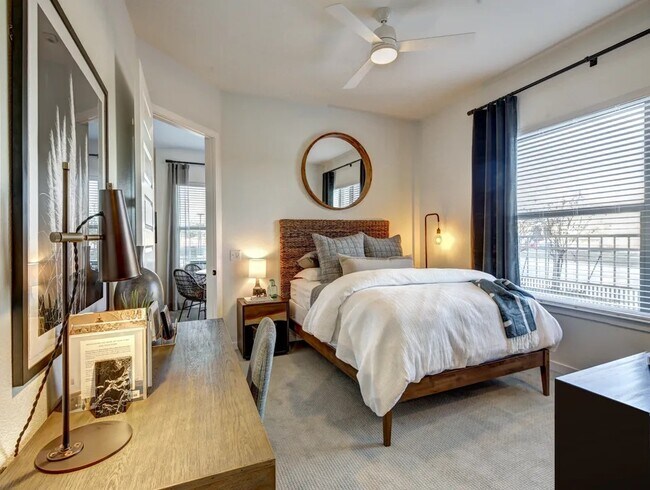 Building Photo - 221 W Lancaster-1702