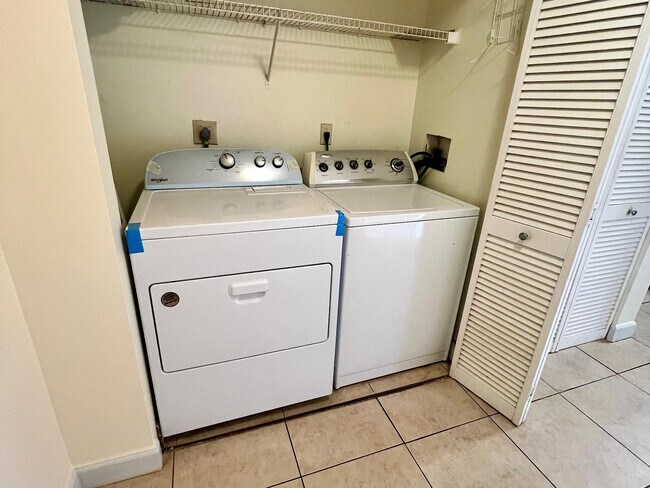 Building Photo - 8266 NW 24th St