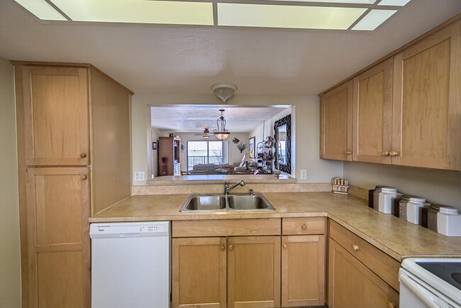 Building Photo - 1465 Jimmy Buffett Mem Hwy