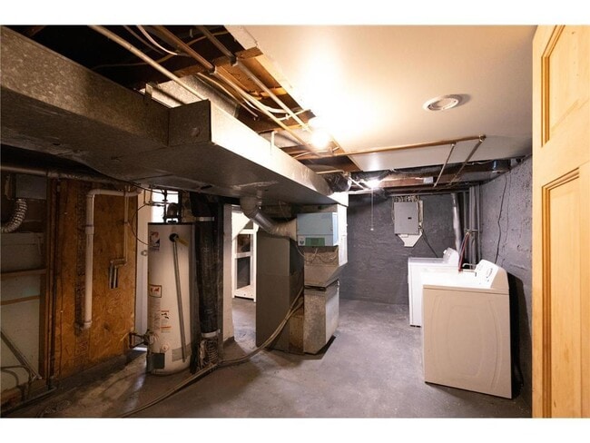 Building Photo - 118 13th Ave S