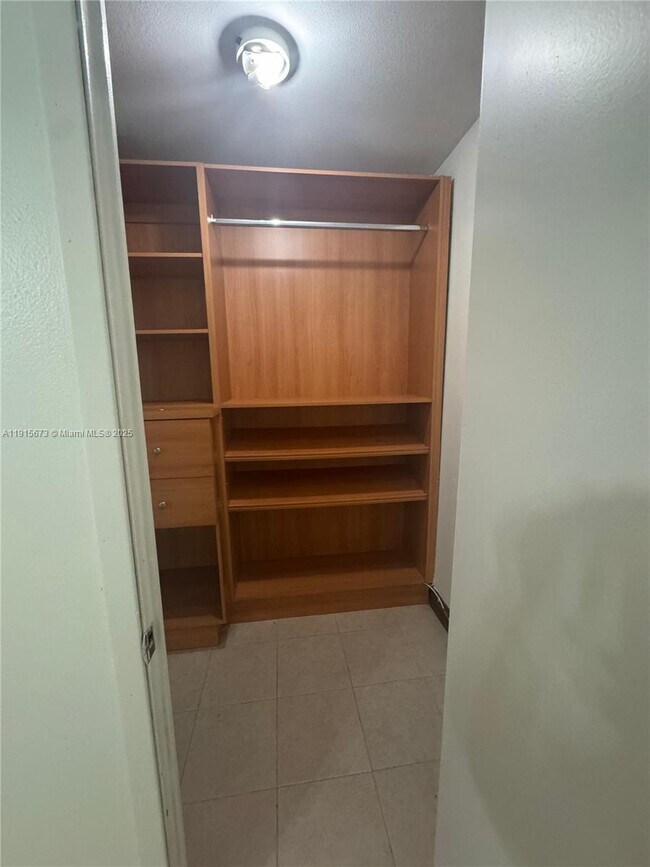 Building Photo - 7000 Crown Gate Ct