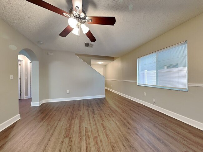 Building Photo - 774 Burlwood St