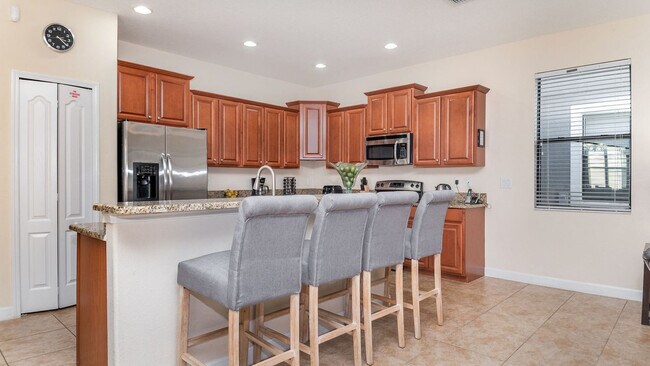 Building Photo - 1456 N Myrtlewood St