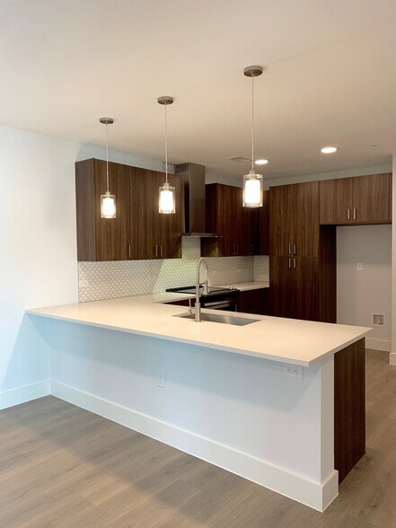 Building Photo - 2213 Poquito St