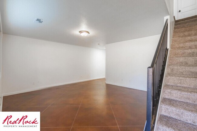 Building Photo - DOG-FRIENDLY 3 Bedroom Townhome with INTERNET INCLUDED!