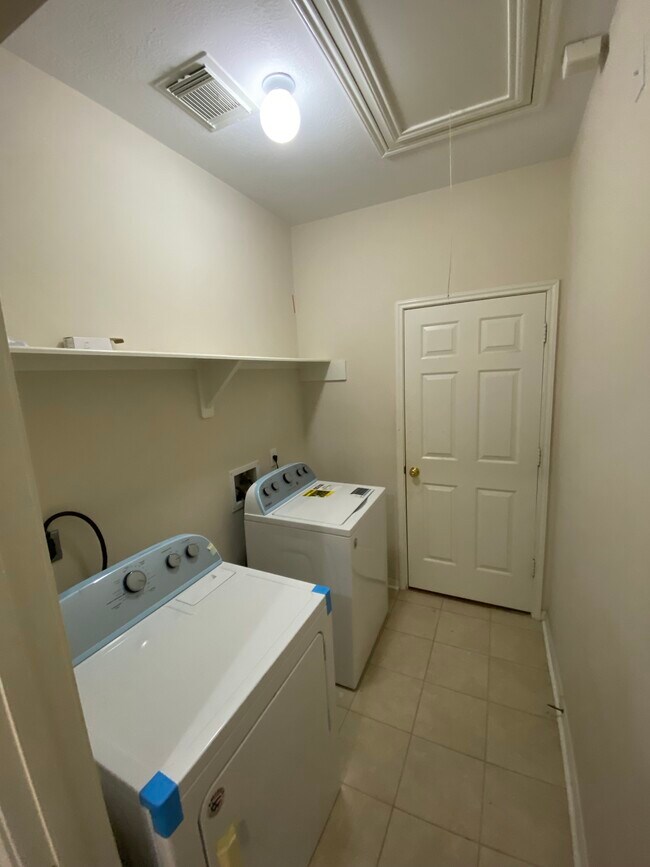 Building Photo - 16534 Wheatfield Dr