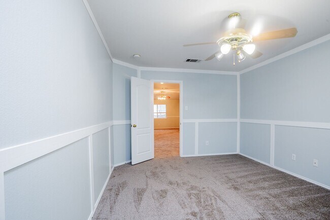 Building Photo - 115 Brazos Ln