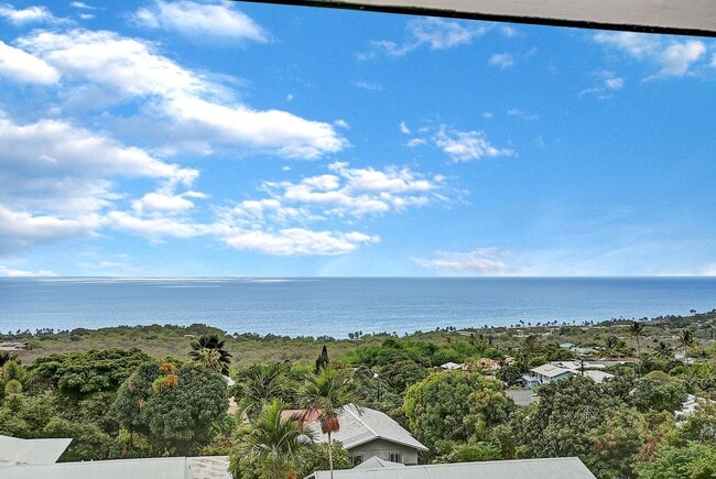 Building Photo - Introducing Your Ideal Getaway in Kailua Kona!