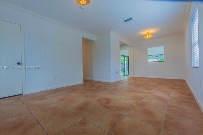 Building Photo - 7420 SW 34th Terrace