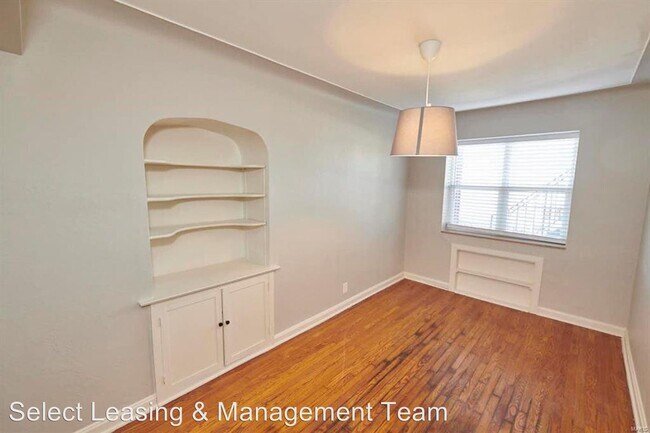 Building Photo - 5816-5828 Lindenwood Ave