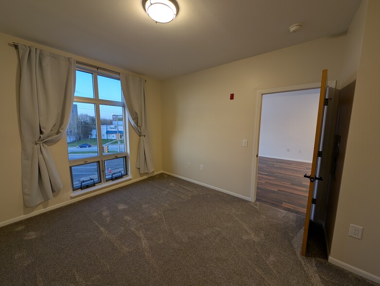 Building Photo - 2121 S Kinnickinnic Ave