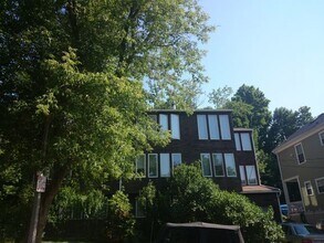 Building Photo - 33L