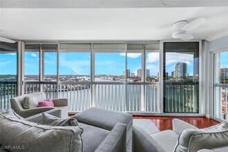 Building Photo - 250 Park Shore Dr