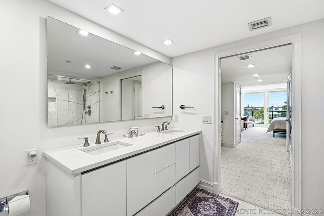 Building Photo - 2727 S Ocean Blvd