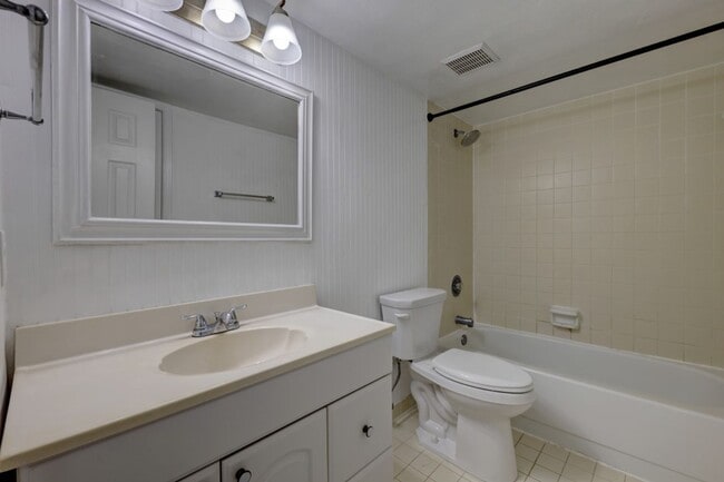 Building Photo - Ocean View From Balcony