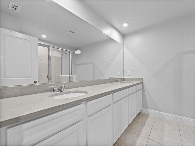 Building Photo - Stunning, 3-bedroom, 2.5-bath, townhome located in the highly desirable GATED resort community of...