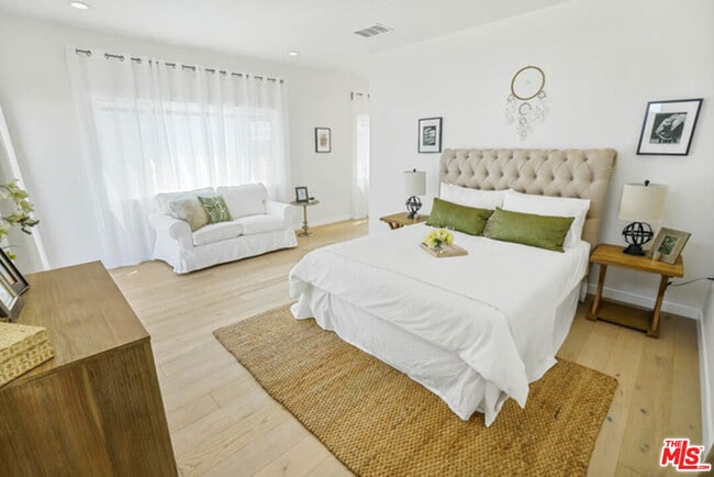 Building Photo - 3924 Tuller Ave