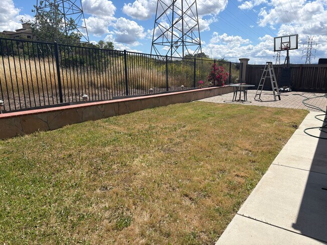 Building Photo - Spacious 3,400 sq foot home. 4 bedroom 4 bath Prime San Jose location