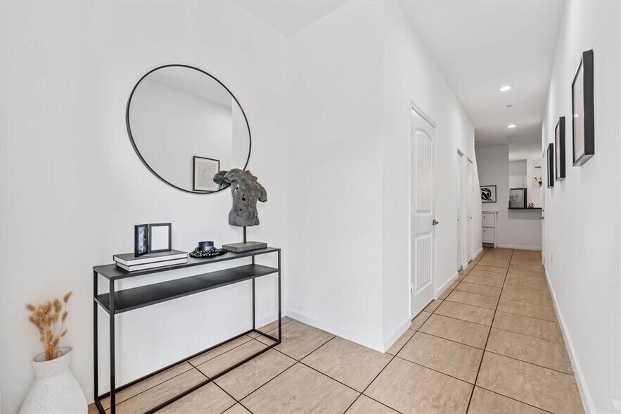 Building Photo - 151 SW 7th Ct